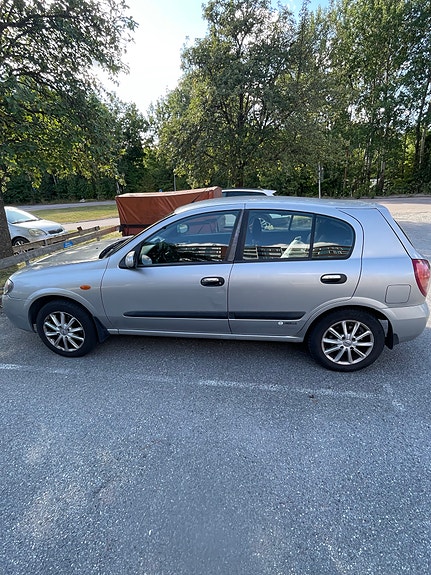 Nissan Almera 2 of 8