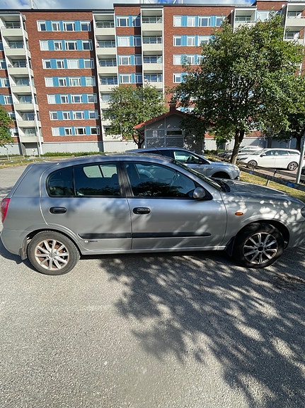 Nissan Almera 3 of 8
