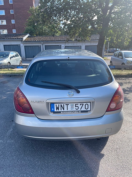 Nissan Almera 6 of 8