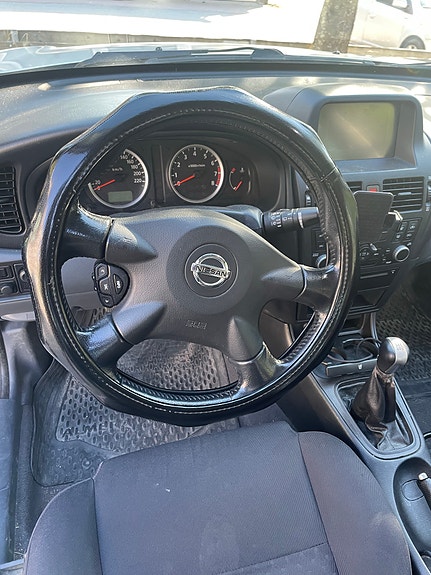 Nissan Almera 4 of 8