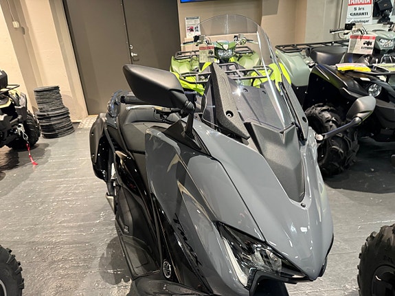Yamaha T-MAX Tech MAX 560 2 of 8
