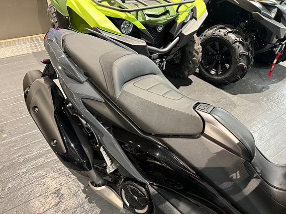 Yamaha T-MAX Tech MAX 560 3 of 8