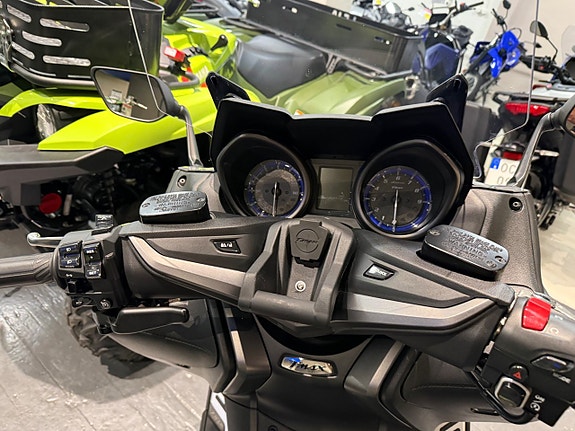 Yamaha T-MAX Tech MAX 560 5 of 8