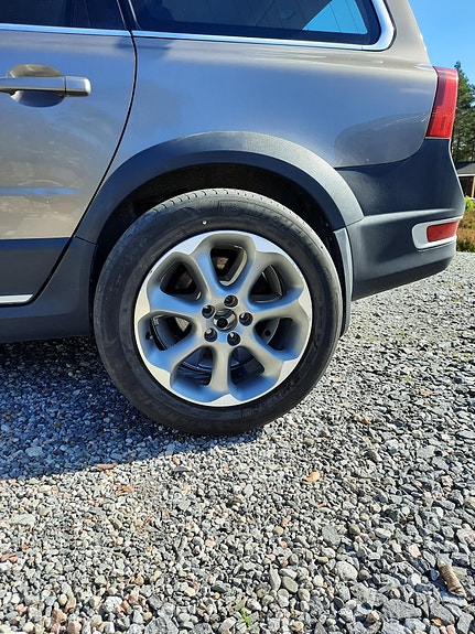Volvo XC70 2 of 4