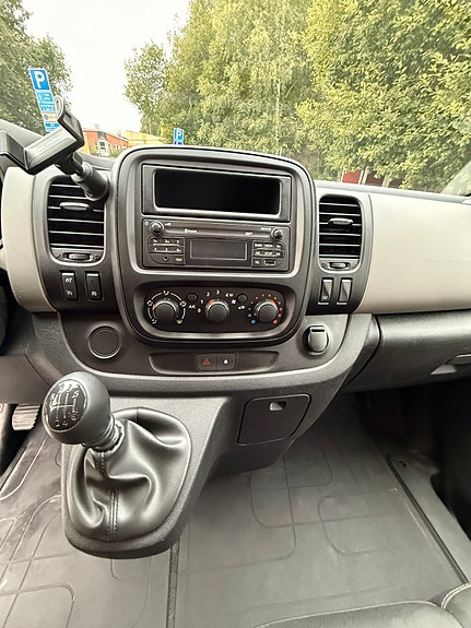 Renault Trafic 10 of 14