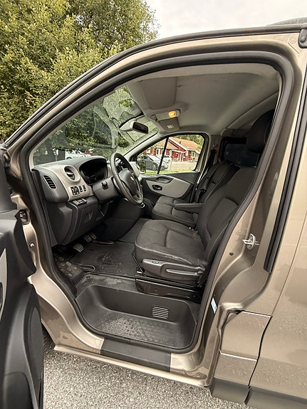 Renault Trafic 7 of 14