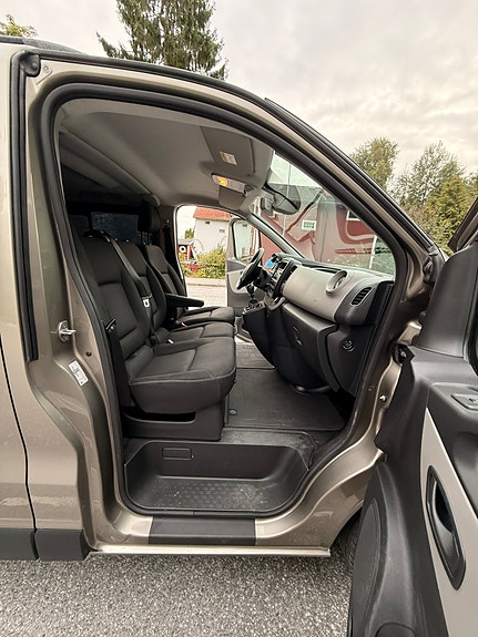 Renault Trafic 11 of 14