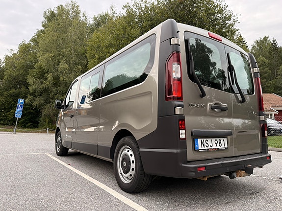 Renault Trafic 2 of 14