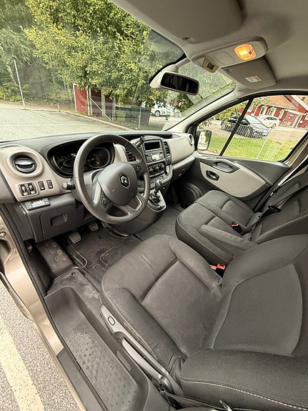 Renault Trafic 6 of 14