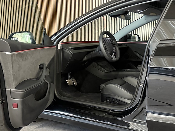 Tesla Model 3 10 of 29