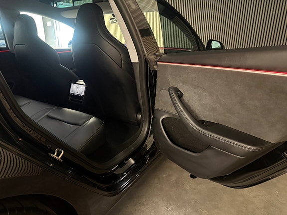 Tesla Model 3 24 of 29