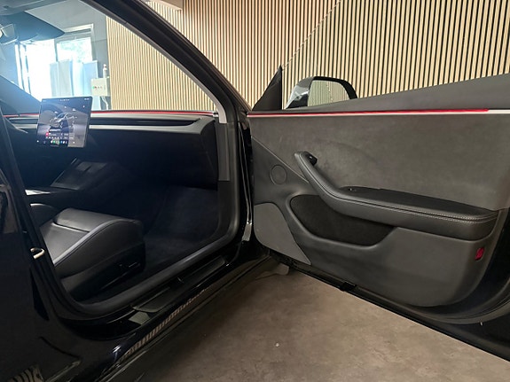Tesla Model 3 26 of 29
