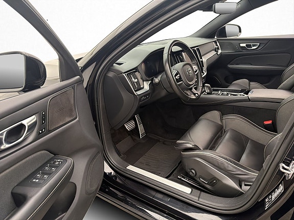 Volvo V60 13 of 30