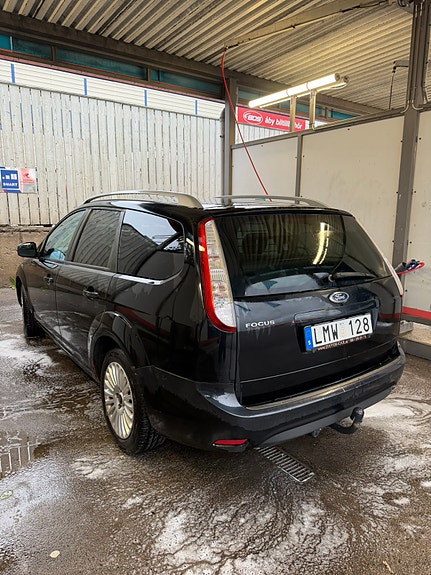 Ford Focus 2 of 9
