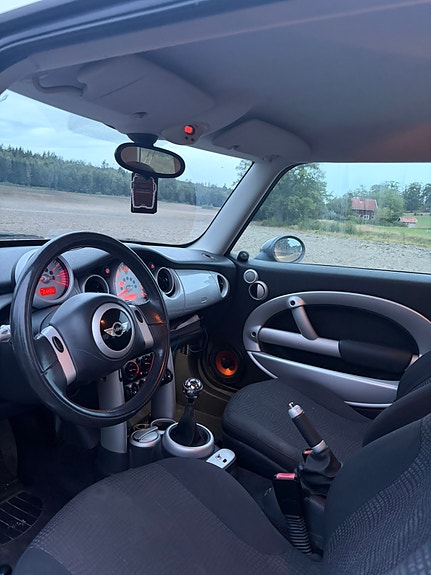 MINI Cooper 3 of 5