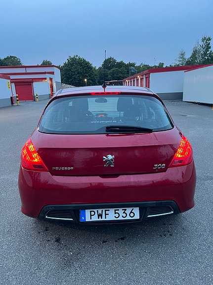 Peugeot 308 4 of 8
