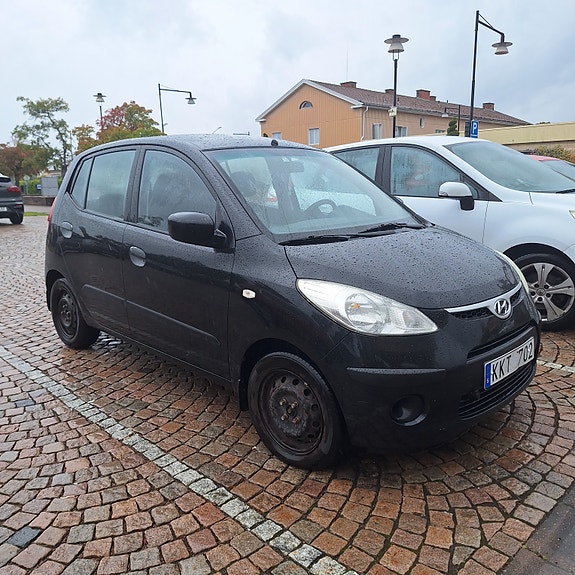 Hyundai i10 2 of 9