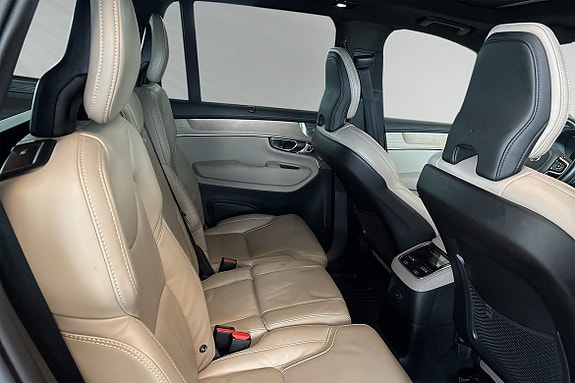Volvo XC90 11 of 21