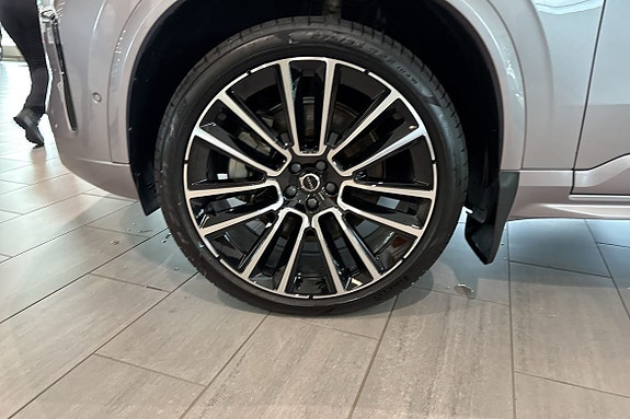 Volvo XC90 12 of 21