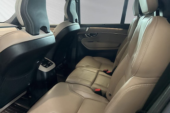 Volvo XC90 8 of 21