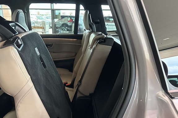 Volvo XC90 15 of 21