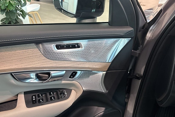 Volvo XC90 18 of 21