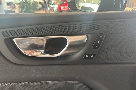 Volvo XC60 16 of 24