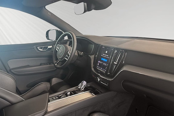 Volvo XC60 10 of 24