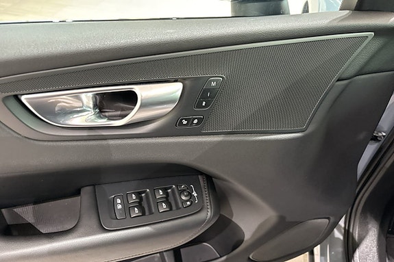 Volvo XC60 23 of 30