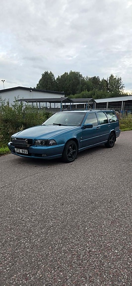 Volvo V70 3 of 14