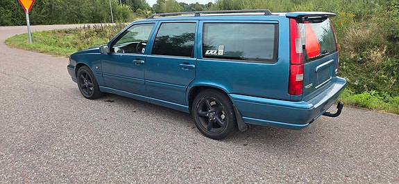 Volvo V70 2 of 14