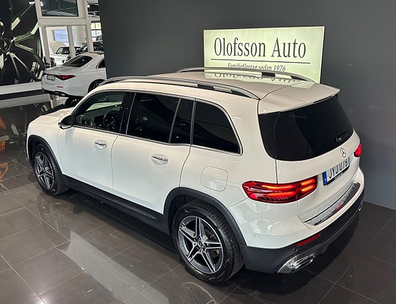 Mercedes-Benz GLB200 4 of 17
