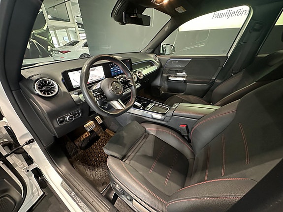 Mercedes-Benz GLB200 7 of 17