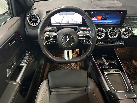 Mercedes-Benz GLB200 16 of 17