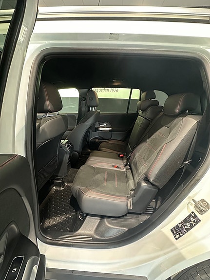 Mercedes-Benz GLB200 9 of 17