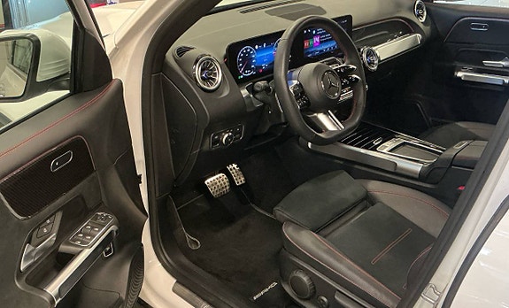 Mercedes-Benz GLB200 4 of 10