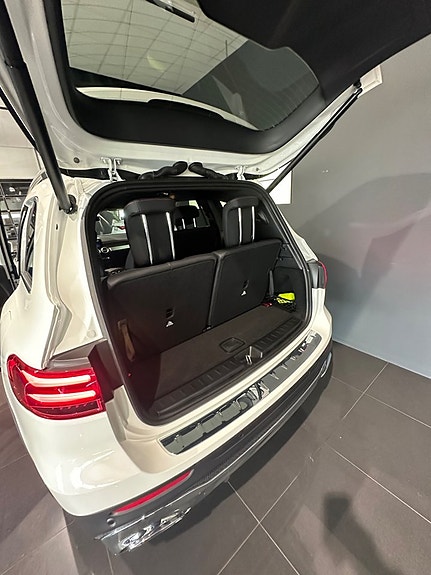 Mercedes-Benz GLB200 13 of 17