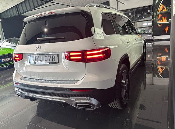 Mercedes-Benz GLB200 6 of 17