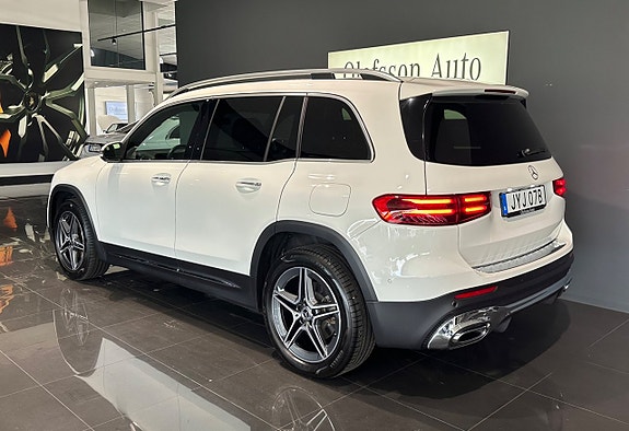 Mercedes-Benz GLB200 3 of 17