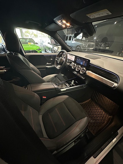 Mercedes-Benz GLB200 15 of 17