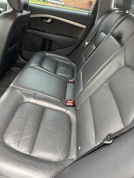 Volvo V70 4 of 5