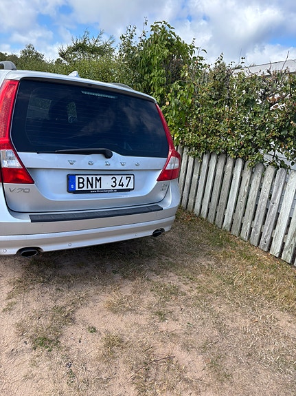 Volvo V70 3 of 5