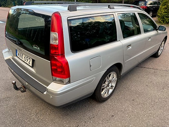 Volvo V70 4 of 5