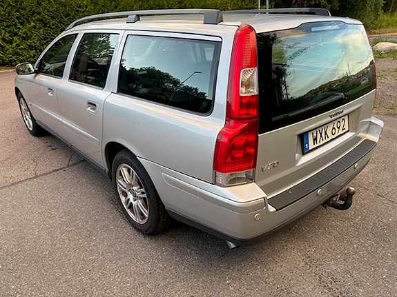 Volvo V70 3 of 5