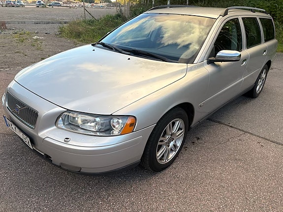Volvo V70 2 of 5