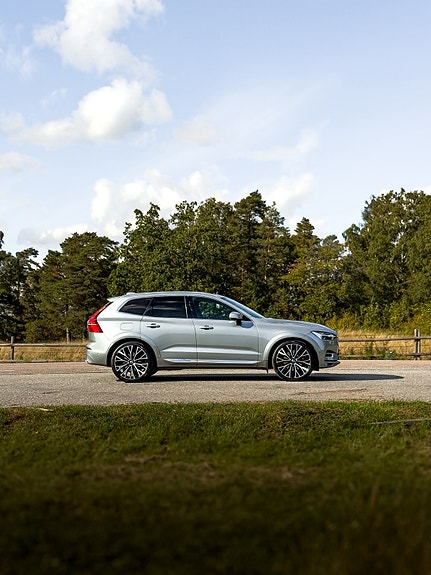 Volvo XC60 2 of 12