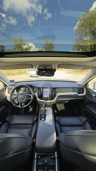 Volvo XC60 8 of 12
