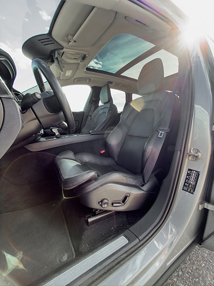Volvo XC60 7 of 12