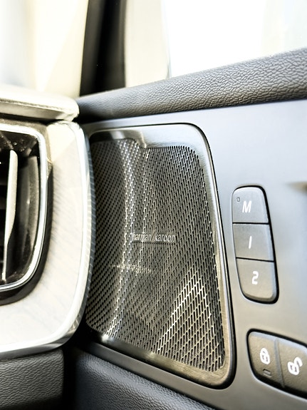 Volvo XC60 9 of 12