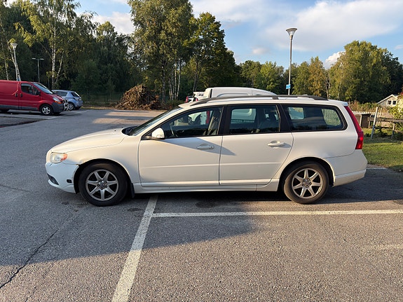 Volvo V70 2 of 9